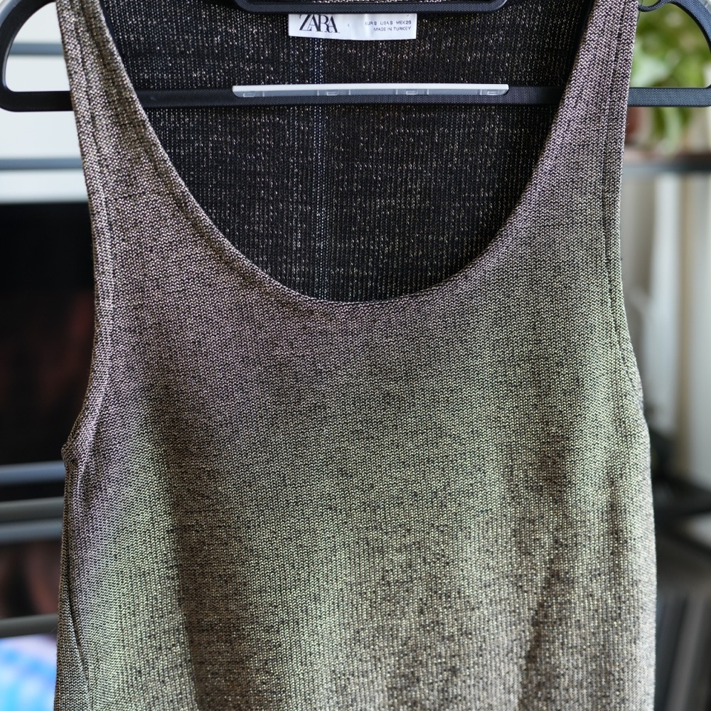Crop top - Picture 2 of 3